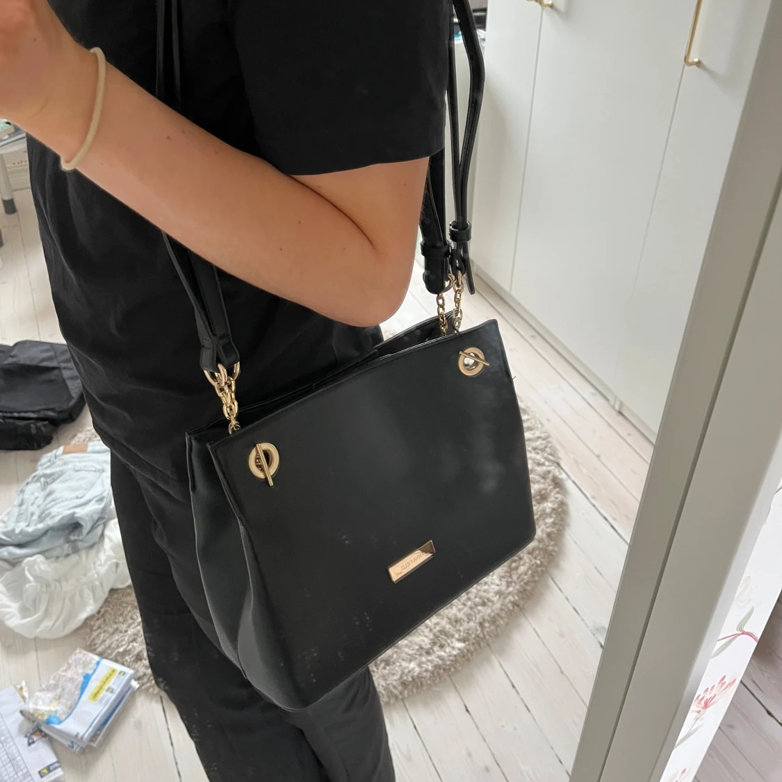 Svart axelväska från Anna Field - 1