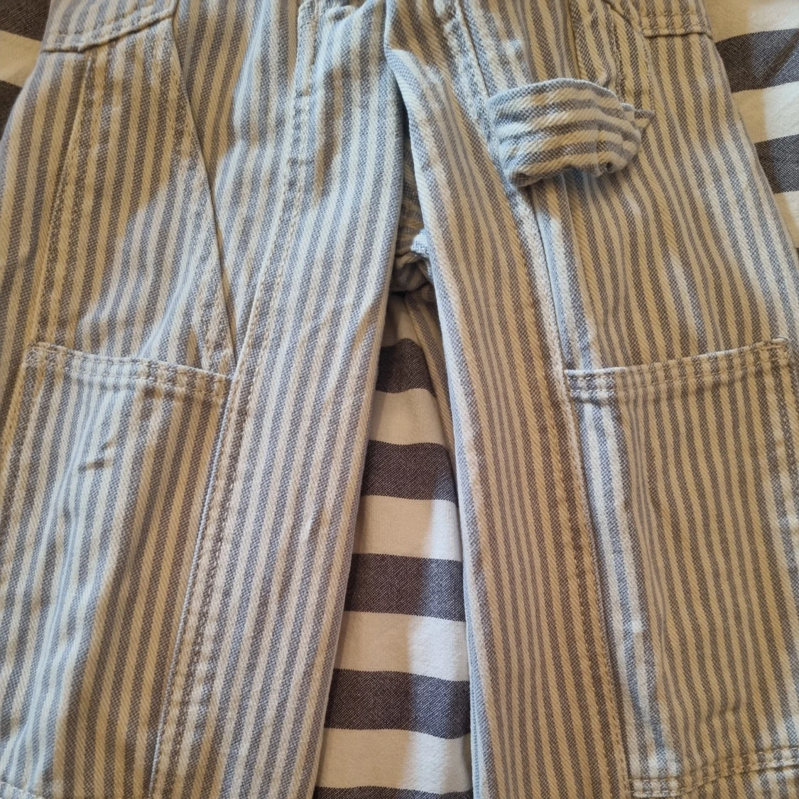 Randiga cargobyxor från H&M - 3