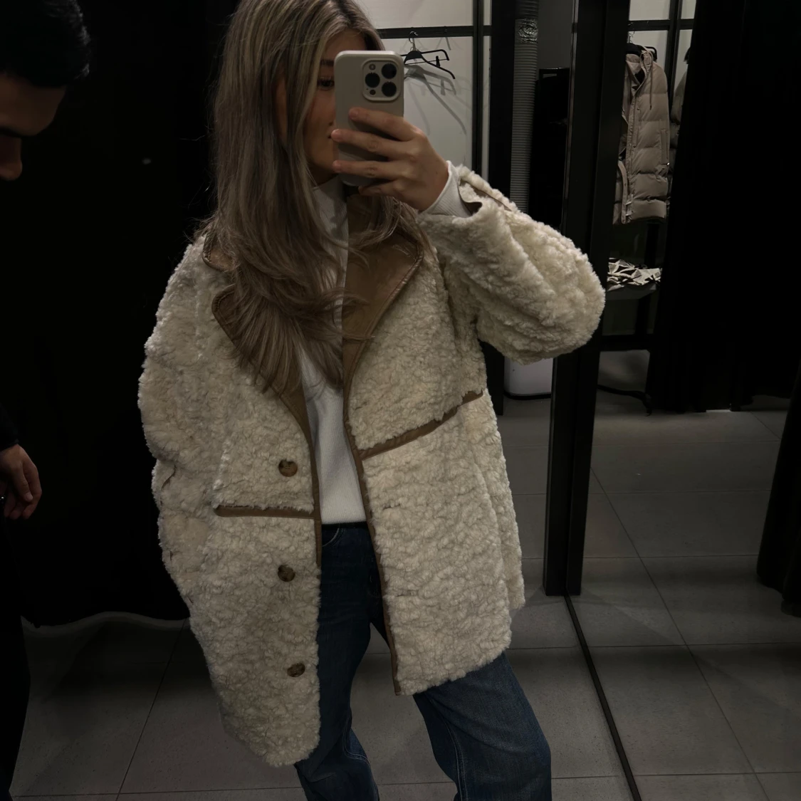 Beige teddyjacka med bruna detaljer