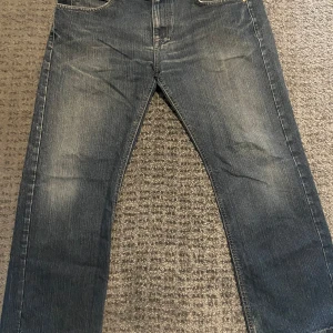 Blågråa jeans från Batistini - Snygga blå jeans från Batistini.