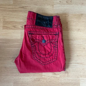 True Religion Jeans Ricky Super T - !skicka bud för snabb affär! Feta sällsynta true religion jeans, storlek 34 i bra skick. Mycket sällsynta. Skriv om ni undrar något 📲💯