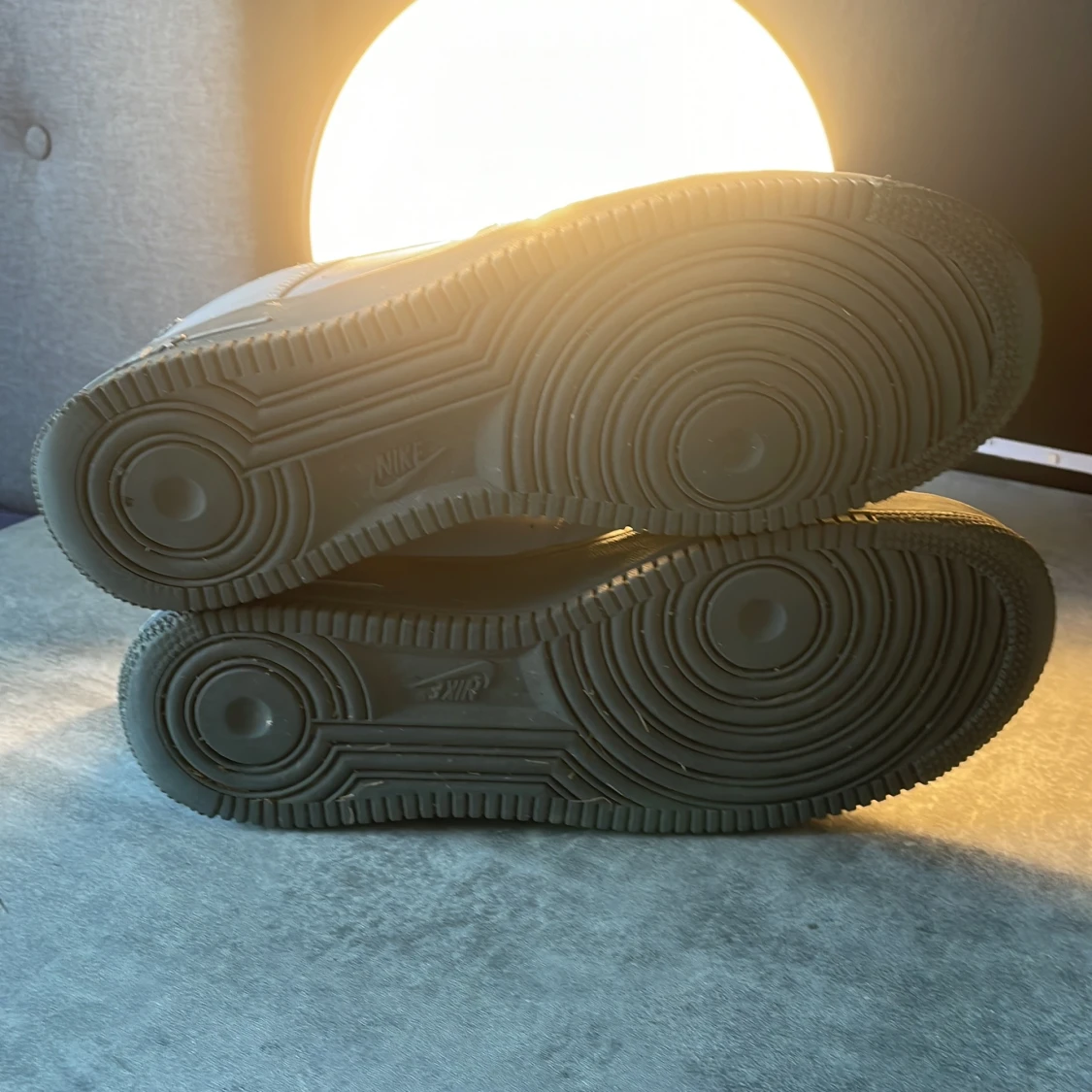 Nike air force one i ljusgrått - 3