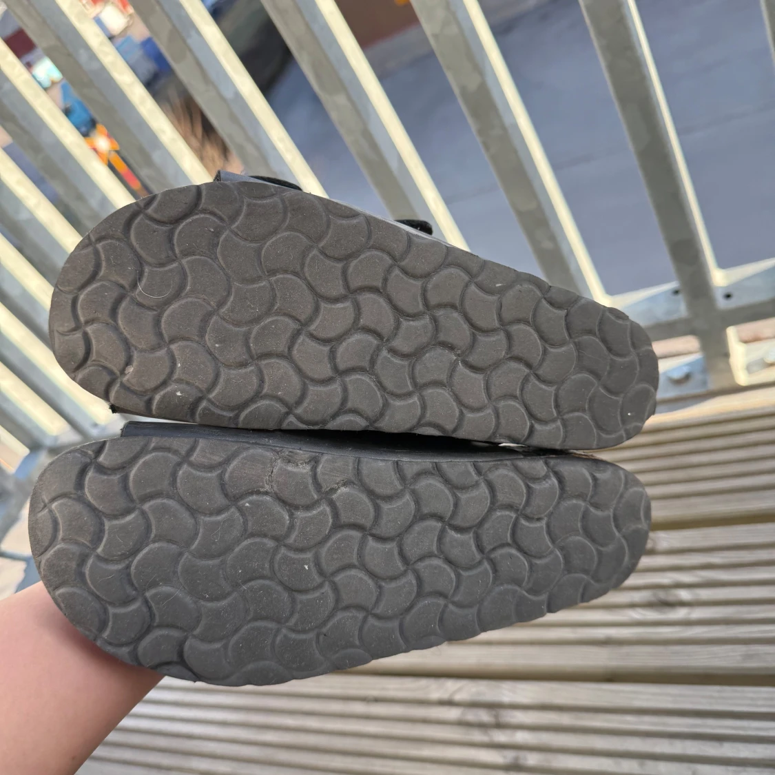 Svarta sandaler med spännen - 4