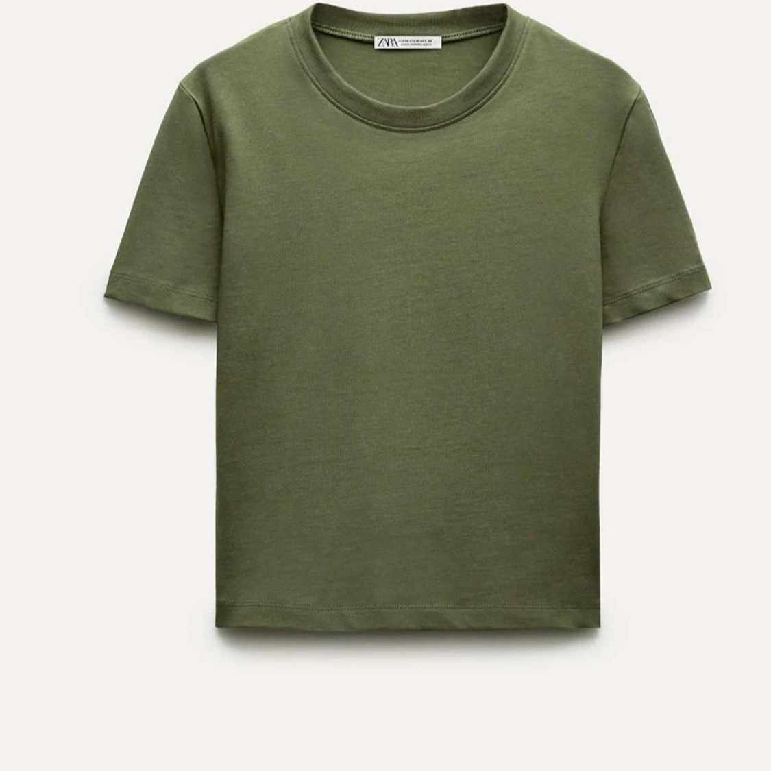Olivgrön t-shirt från Zara