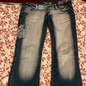 Crazy age jeans - Säljer mina knappt använda crazy age! M / 38 innerbenslängd 85cm 