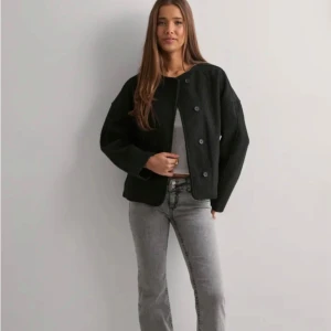 Jacka från Nelly  - Superfin jacka från Nelly💕Aldrig använd, har prislapp kvar, storlek xxs💕