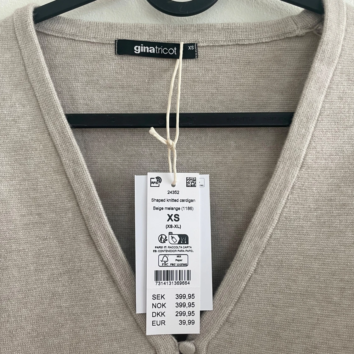 Shaped knitted cardigan - 1