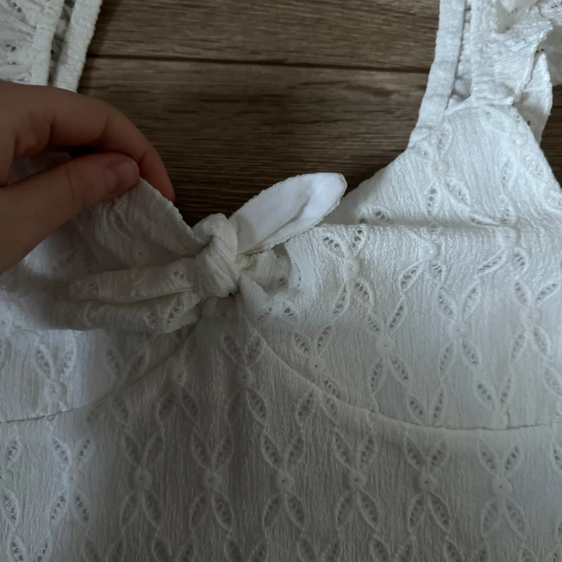 Vit spetsprydd topp  - 1