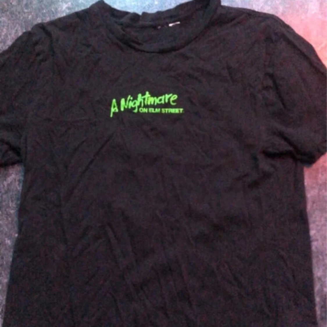 Svart t-shirt med A Nightmare on Elm Street-tryck - 1