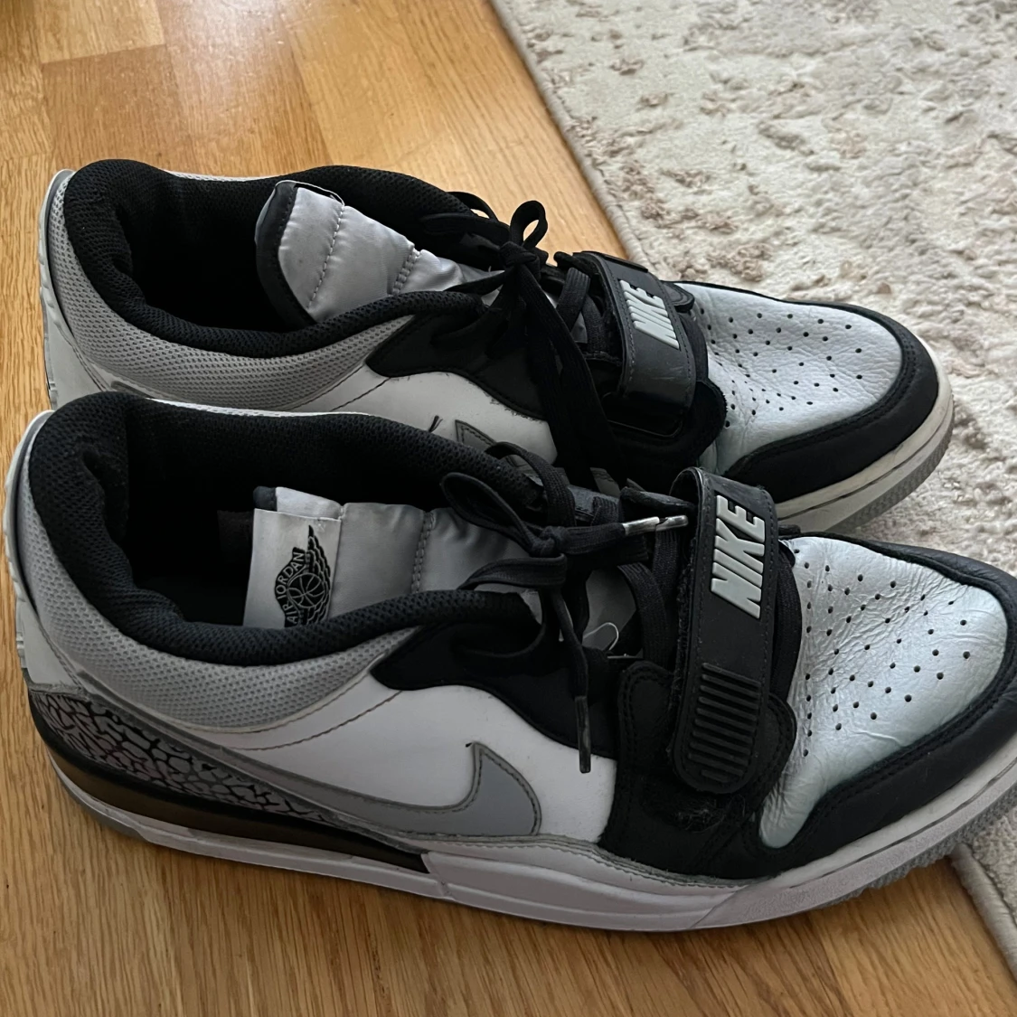 Nike Air Jordan sneakers i svart och vitt - 1