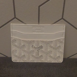 Vit Korthållare  - Snygg och stilren vit korthållare || helt ny