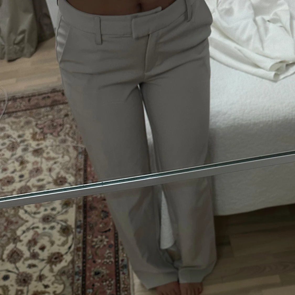 Beiga kostymbyxor med normal passform