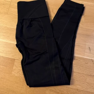 Gymshark tights oanvända - original pris 700kr - Gymshark tights, helt oöppnade i storlek S
