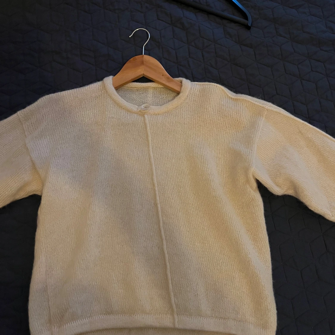 Beige stickad kofta med