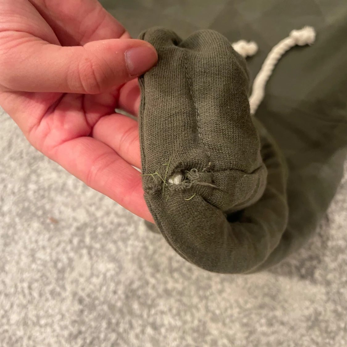 Olivgrön hoodie  - 1