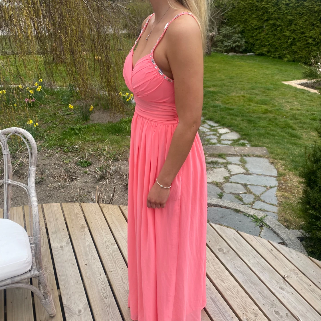 Ljusrosa långklänning med smala axelband - 3