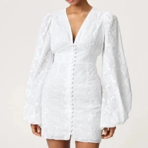 Adoore  - Superfin vit Adoore i storlek 36. Sparsamt använd o så gott som ny. Pris går och diskutera.