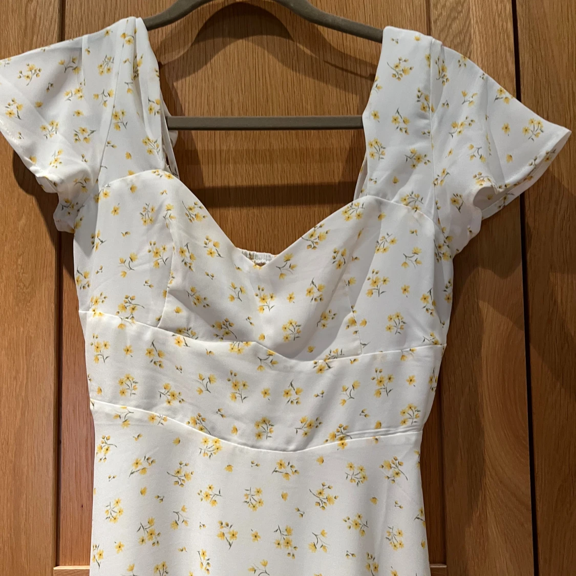 Vit blommig långklänning från NAKD💛 - 1