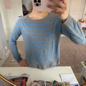 Zara tröja - Fin tröja från Zara. Använd ett fåtal gånger så i bra skick 💗 köp gärna via köp nu! 