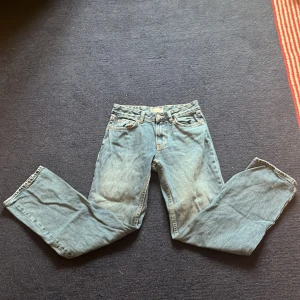 Jeans - snygga blå jeans.