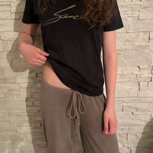 T shirt  - Skön & snygg T shirt! Pris kan diskuteras 