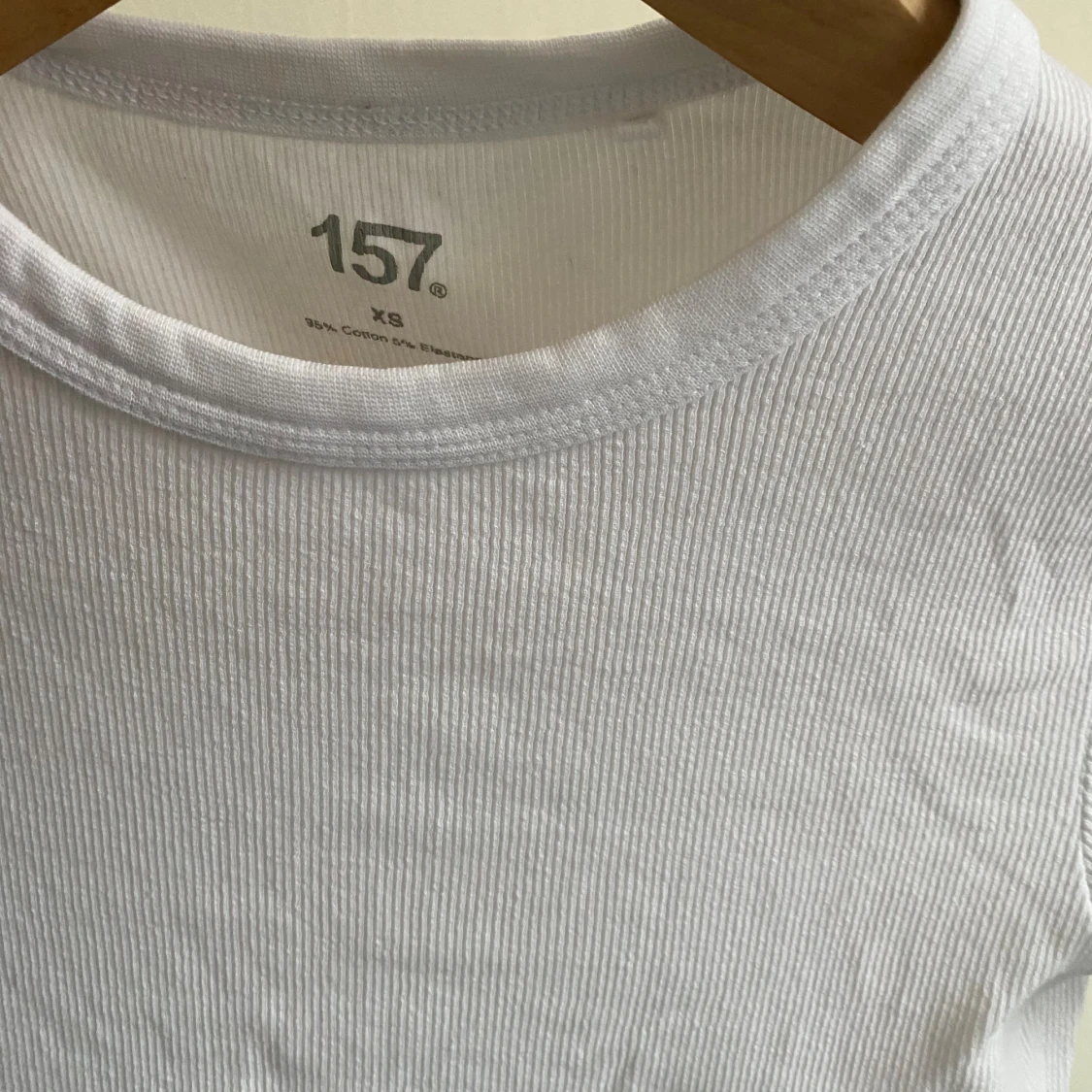 Vit ribbad t-shirt från 157 - 1