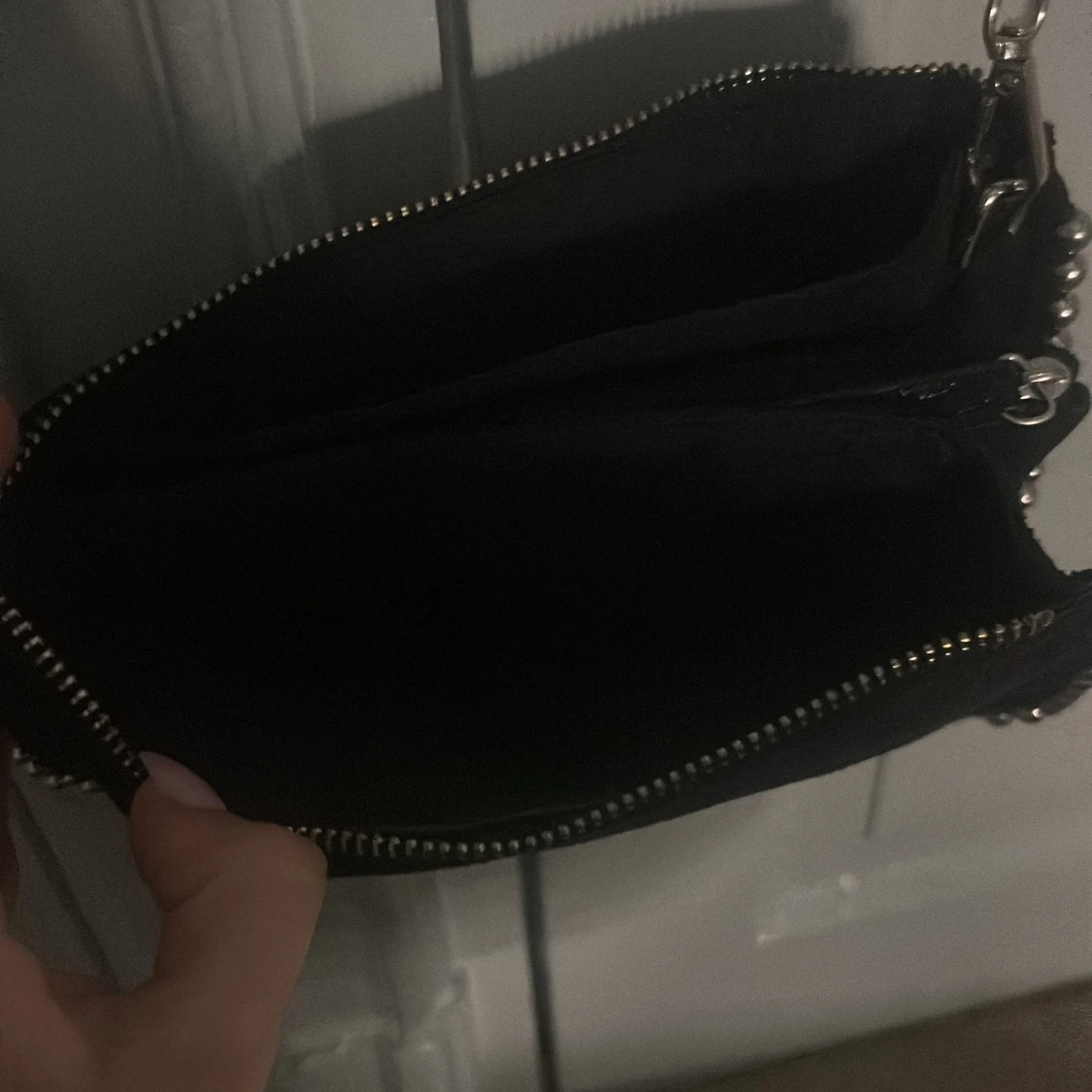 Svart axelväska med kedja från Zara - 3