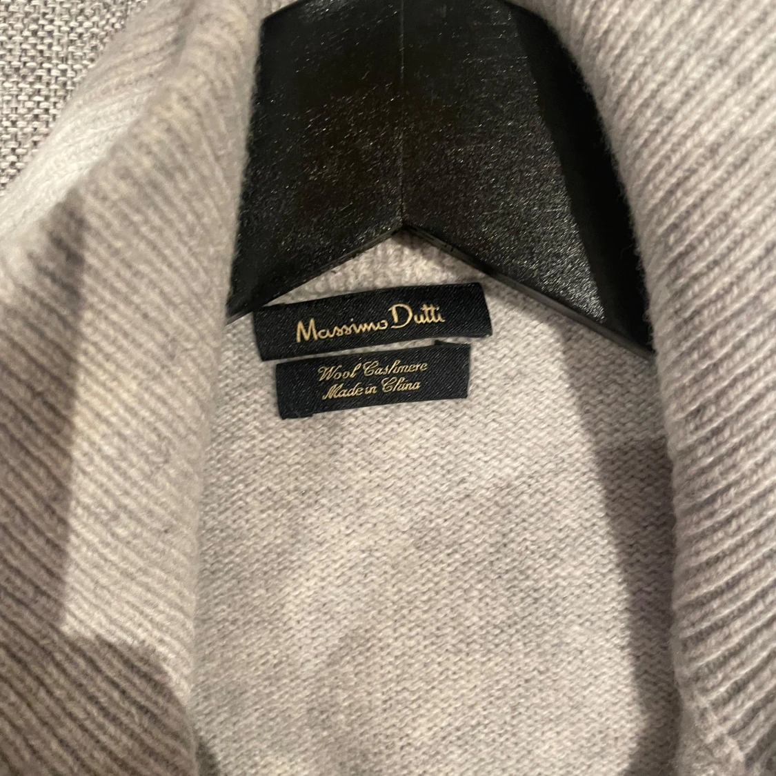 Grå tröja med dragkedja från Massimo Dutti - 1