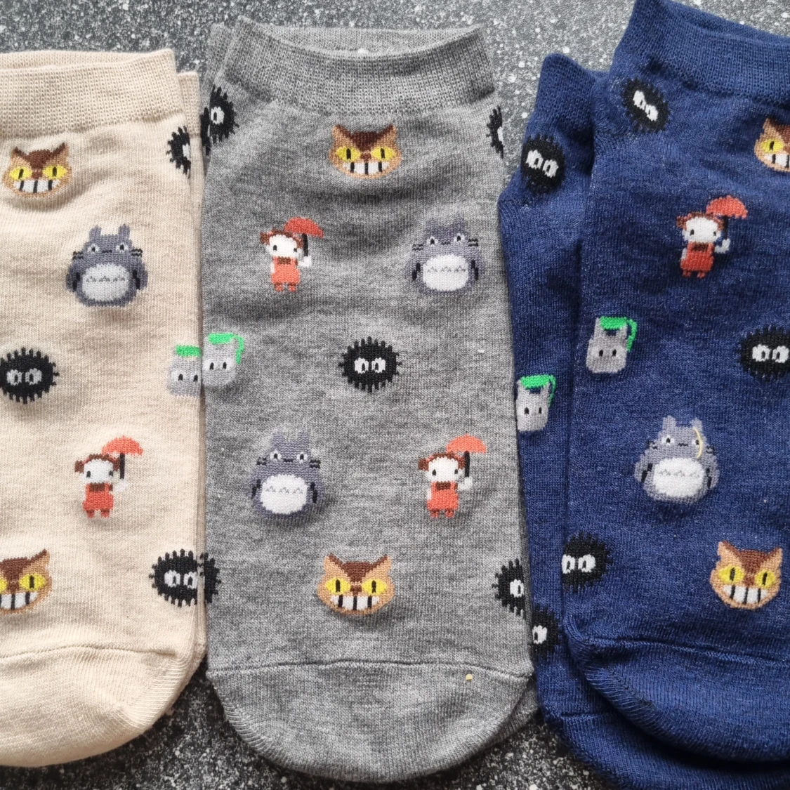 Färgglada ankelstrumpor med Totoro karaktärsmotiv - 2
