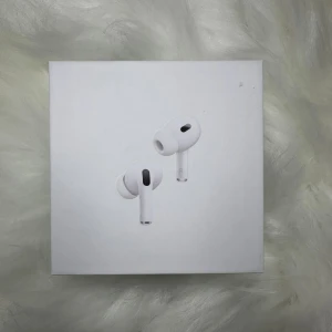 Hörlurar  - Helt nya oöppnade hörlurar som är inplastade 