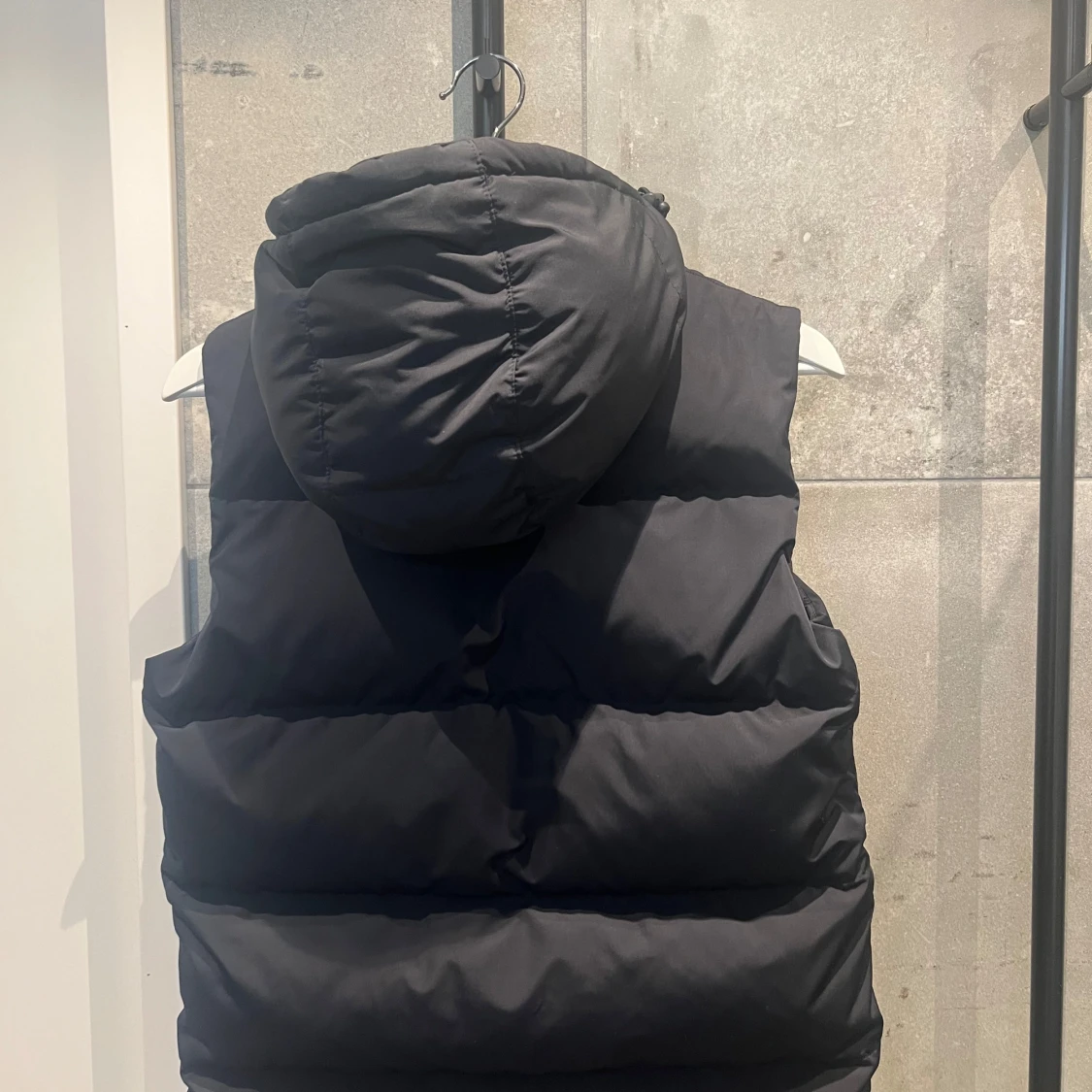 Svart dunväst från Kingsland - 1