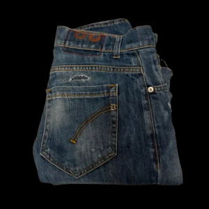 Dondup jeans - Blå dondup jeans med slitningar storlek W28 | Fråga om du undrar något