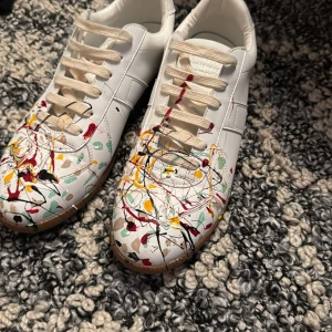 Masion margiela - Säljer dessa skor för de var för små, ingen box ingår därav priset 