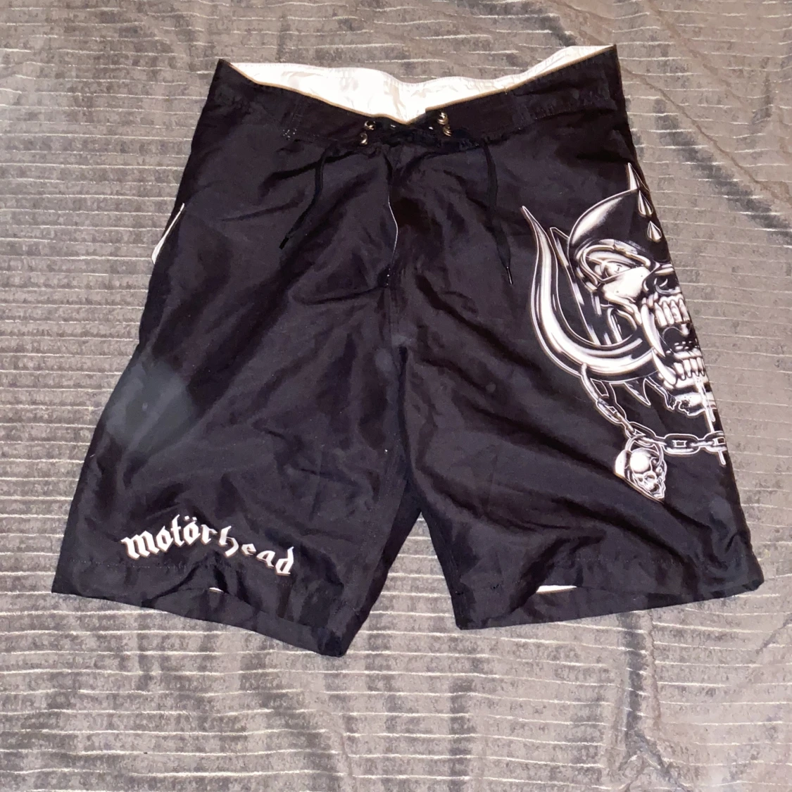 Svarta Motörhead bad shorts