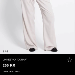 Linnebyxa 'Donna' - Snygga och bekväma linnebyxor 'Donna' i olika färger. Byxorna har en loose passform och är perfekta för en avslappnad stil. Finns i beige, svart och vit. 3 för 400kr