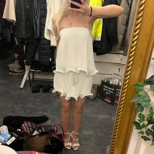 Studentklänning  - Intressekoll på detta set från nakd💗Storlek xxs/32 den är stretchigt så tror att det passar allt mellan xxs-s