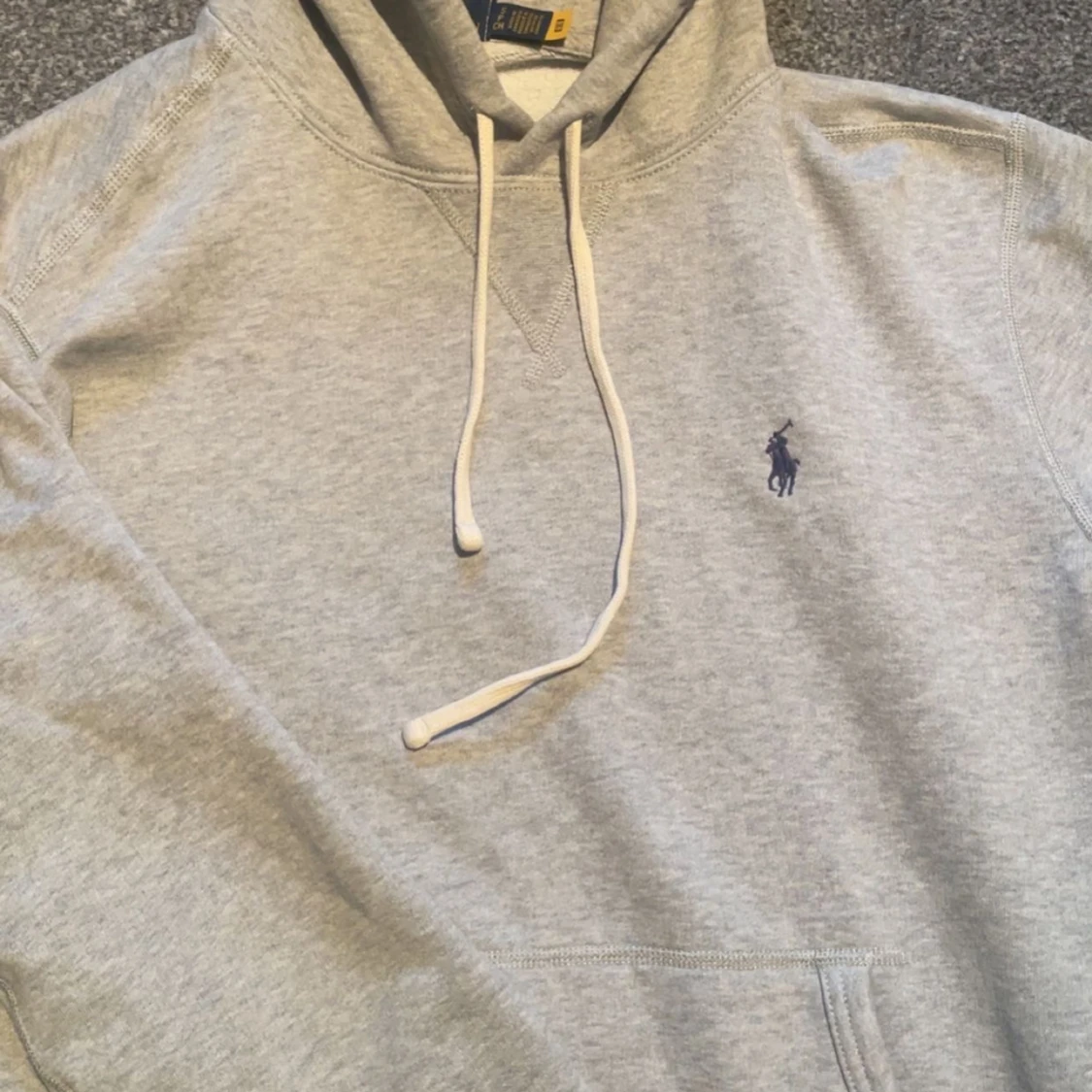 Grå hoodie från Polo Ralph Lauren - 1