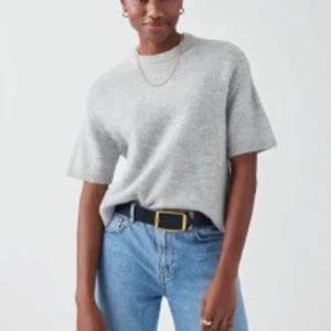 Grå stickad T-shirt Gina Tricot - Storlek XL men passar mig som har M/S!