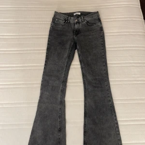 Jeans  - Ett par gråa jeans från Gina andvända fåtal gånger pris kan diskuteras 