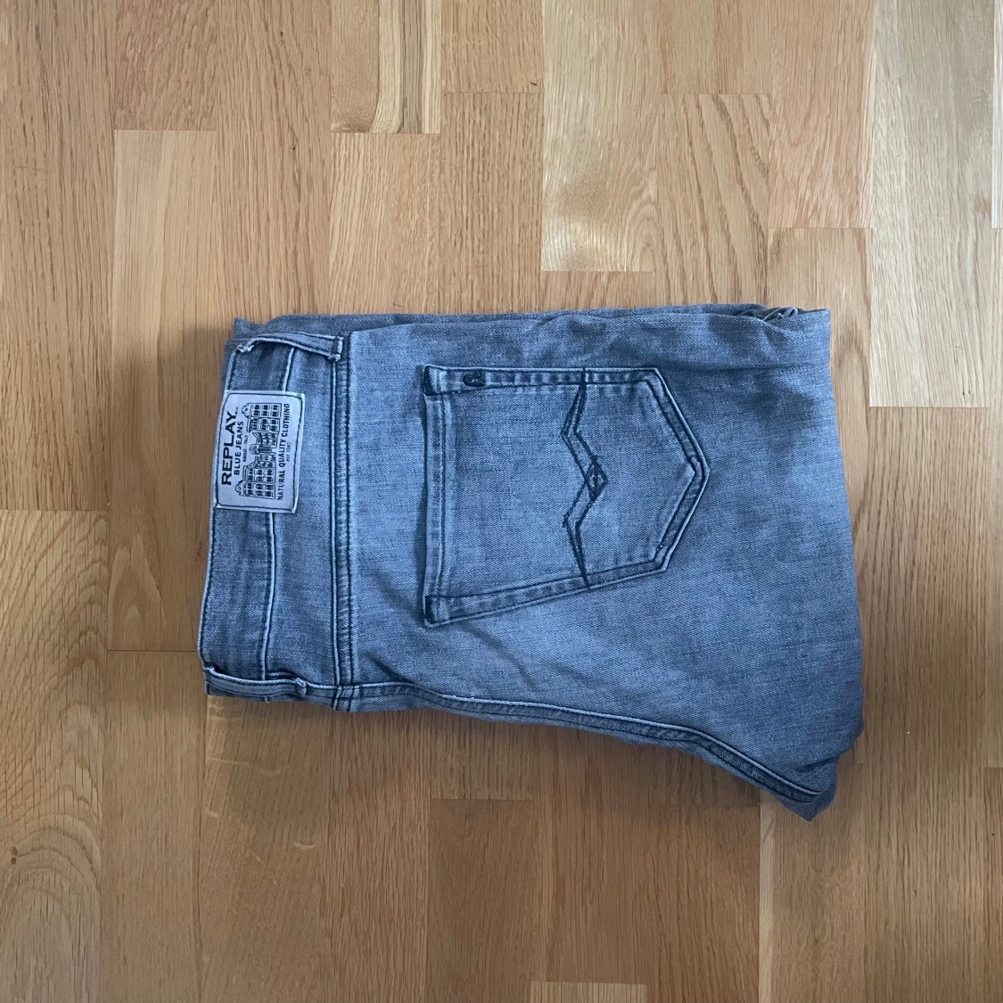 Grå jeans från Replay