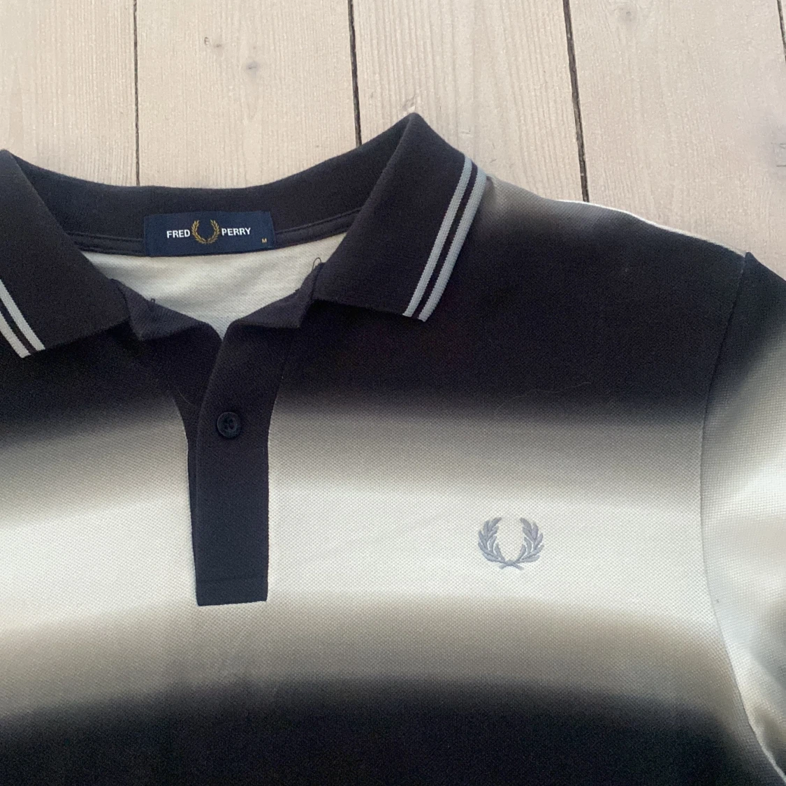 Randig pikétröja från Fred Perry - 1