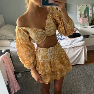 FINASTE sommar settet - Så snyggt set från River Island. Storlek 38. (Lånade bilder från säljaren jag köpte det ifrån)!