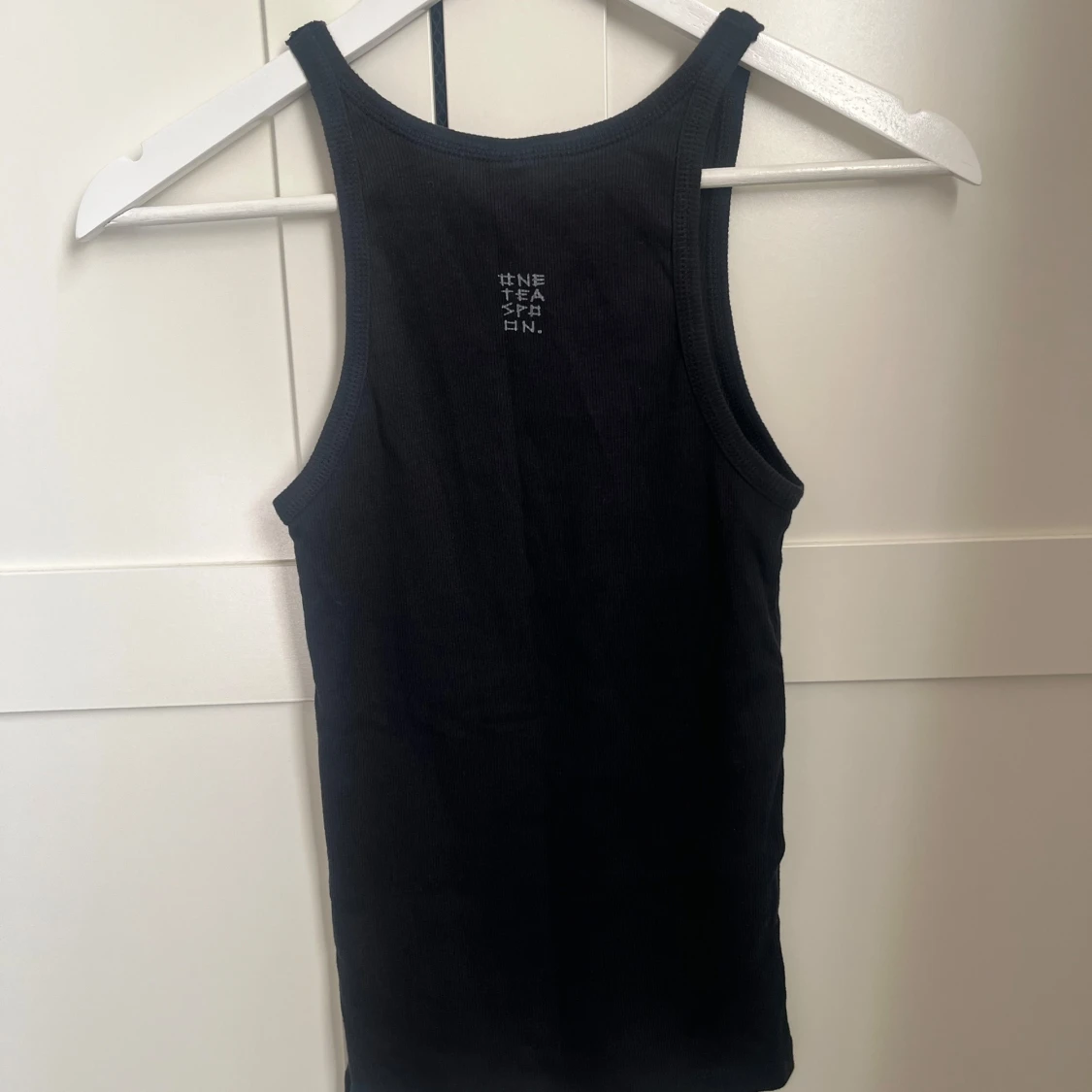 Svart ribbad linnetopp från One Teaspoon - 2