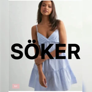 SÖKER!!!  - Söker denna blå/vita kortklänning från Nelly