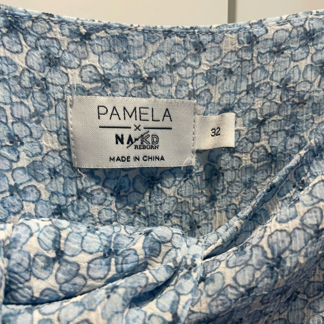 Gullig blå sommartopp med knyte  - 1