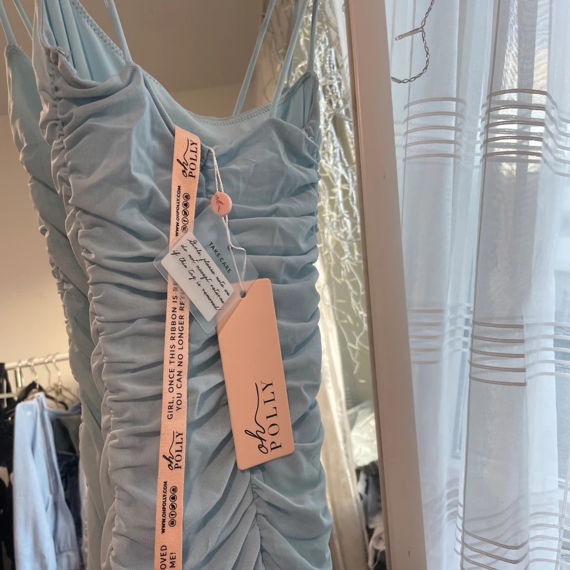 Ljusblå rusched mini dress från Oh Polly