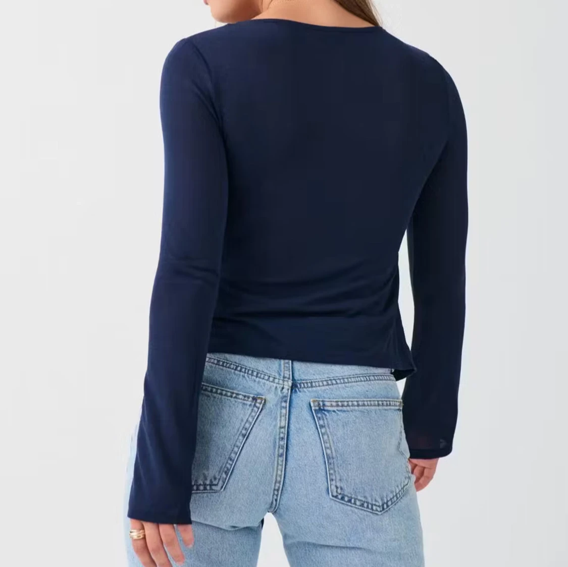 Mörkblå långärmad topp med knyt - 2