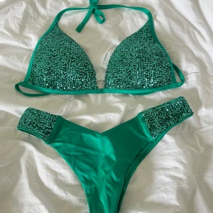 Calzedonia bikini - tyvärr är den för stor för mig💕 från Calzedonia, köpte på vinted och den är oanvänd av mig, förra ägaren hade använt den enstaka gång. Helt nytvättad!❤️‍🔥 underdel storlek M