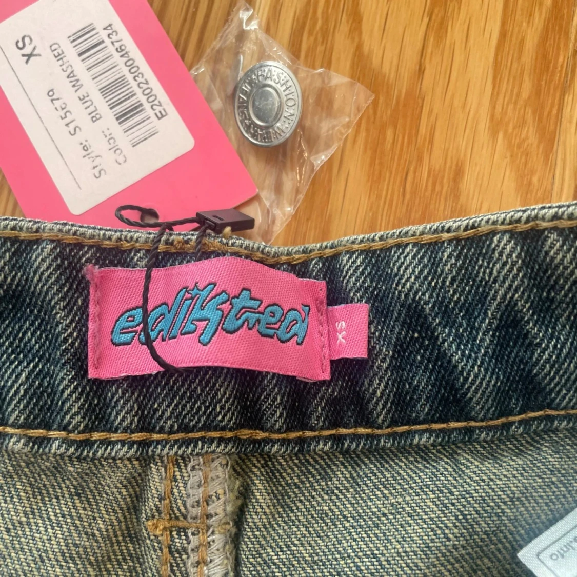 Blå jeans med vita ränder och knytband - 90