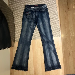 söta low-waist jeans - jeans från miss softy, estimerad storlek mellan s-m (skriv privat för specifika mått) använd gärna köp nu ☺️💕